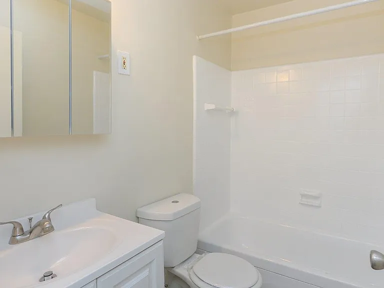 Lexington House Apartment Homes — Photo 10