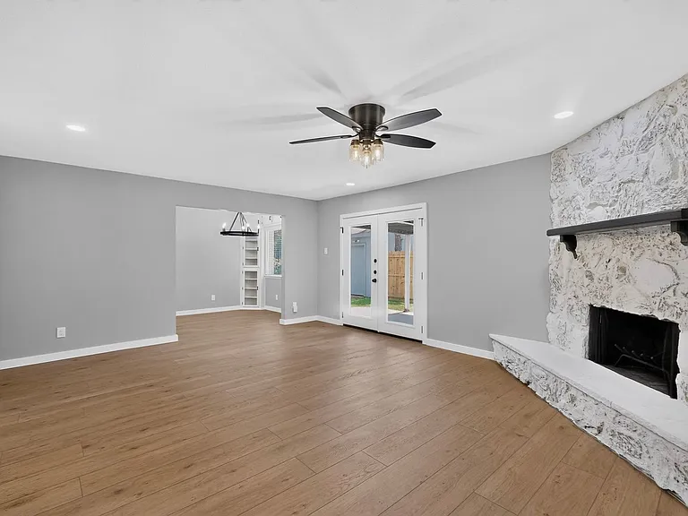 1004 Cross Bend Rd — Photo 9