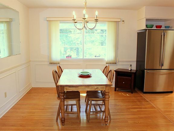 4th image of 935 Northumberland Dr