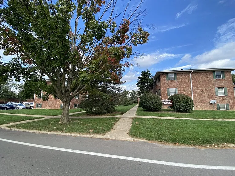 Kingston Manor — Photo 6