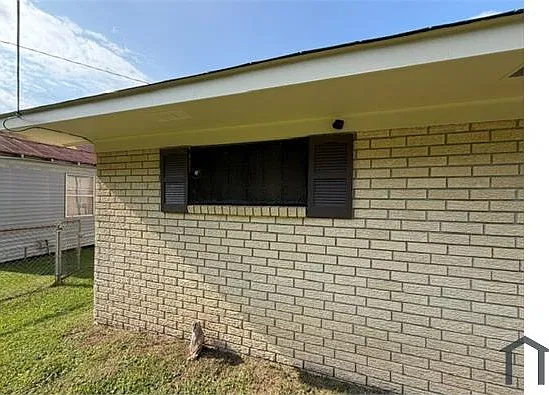 1051 McNeese St