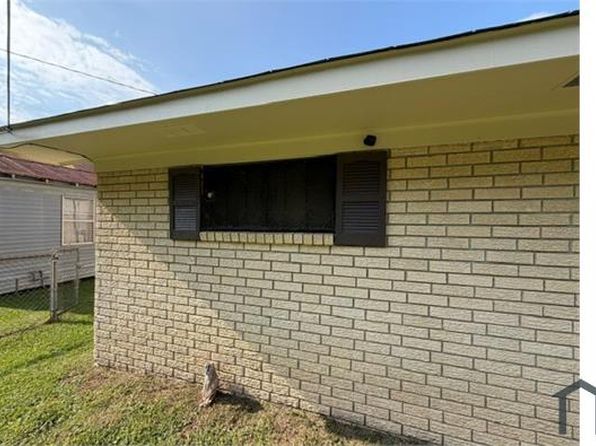 1051 McNeese St