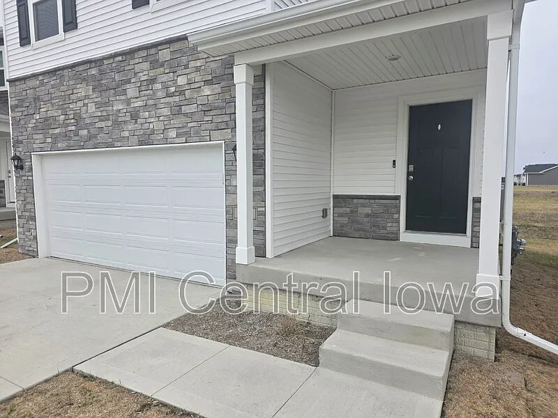 4 bed, 2.5 bath, 1875 sqft, $2,395 — Photo 2