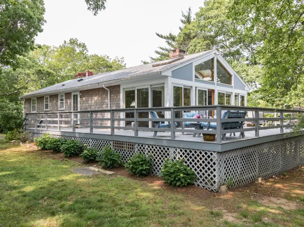 35 E Side Rd, Oak Bluffs, MA 02557
