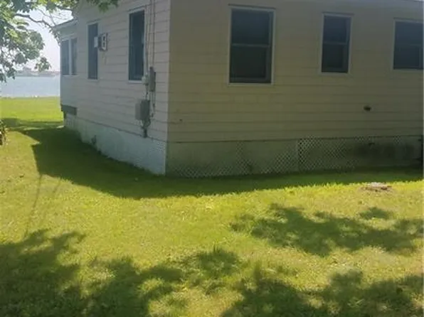30 Harbor Dr, Westerly, RI 02891
