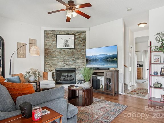 4th image of 22 Rotunda Cir