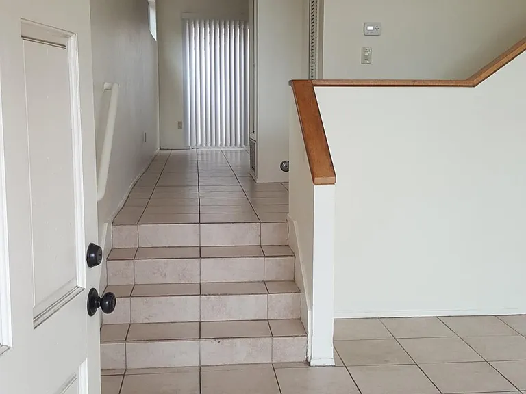 2050 Hornblend St #2050 — Photo 6