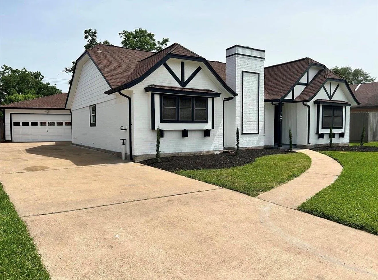 3 bed, 2.0 bath, 1908 sqft, $2,499 — Photo 2