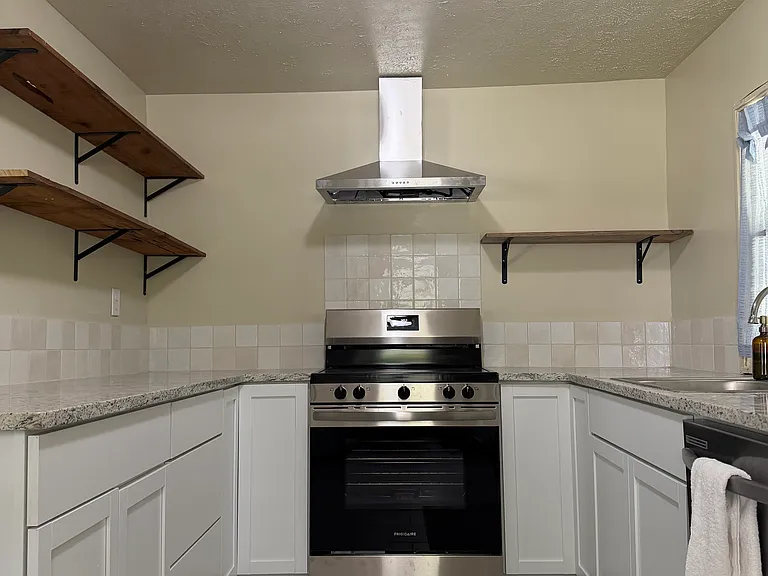 600 W Cave St — Photo 4