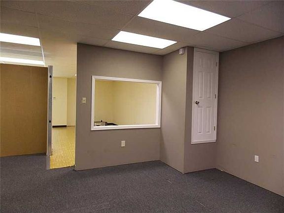 4th image of 1352 Lindberg Dr Ste 2