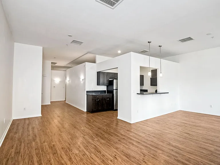 Harborview Apartments — Photo 63
