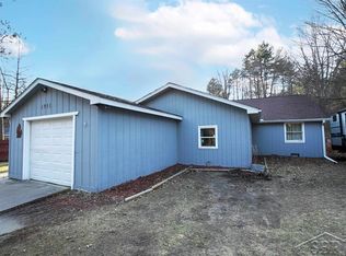 1951 N Hope Rd, Midland, MI 48642