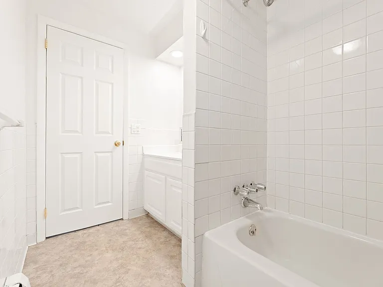 The Hillcrest Apartments — Photo 48