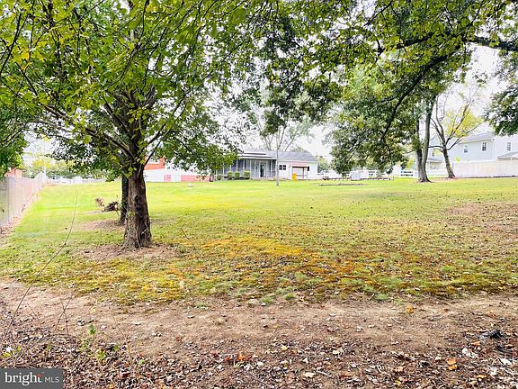 5th image of 7490 Race Rd