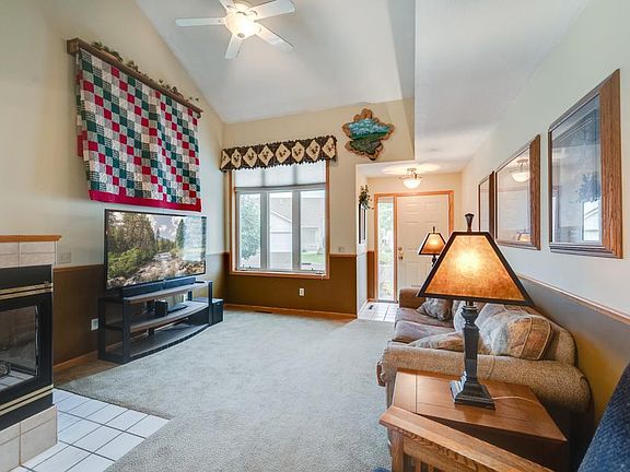 5th image of 1113 Hawthorne Ct