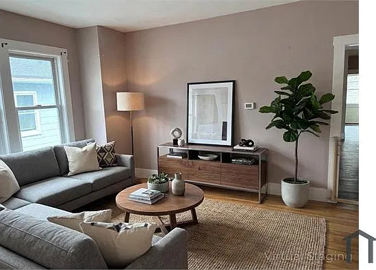 4 bed, 1200 sqft, $2,400 — Photo 2