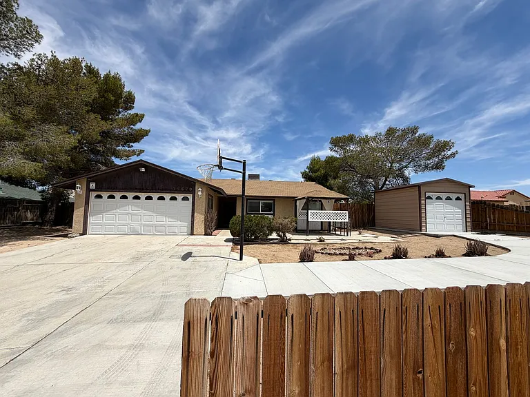 25670 Ash Rd — Photo 2