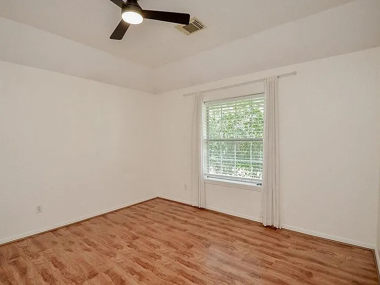 2515 Lansing Cir — Photo 40