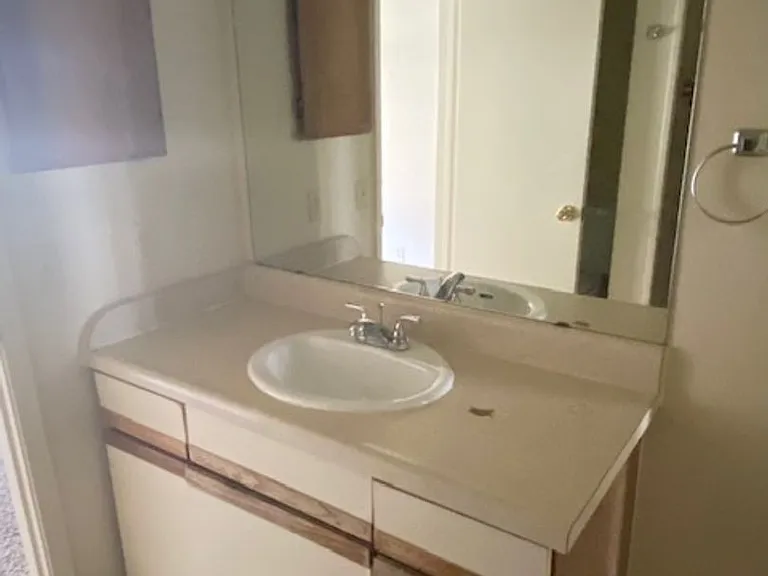 844 W Collins St — Photo 12