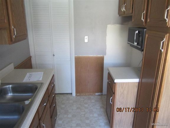 3rd image of 22913 Allen Ct