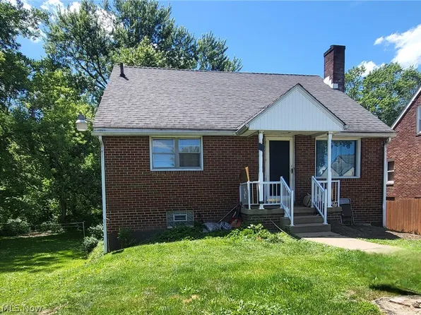 823 Bellflower Ave NW, Canton, OH 44708