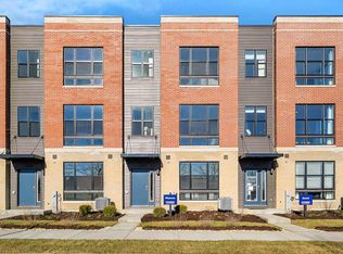 302 Summit Cir, Lombard, IL 60148