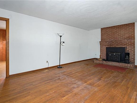 2nd image of 4649 Backwoods Rd