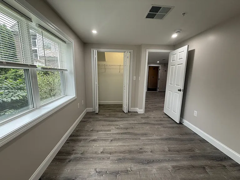 Pondsview Apartments — Photo 130