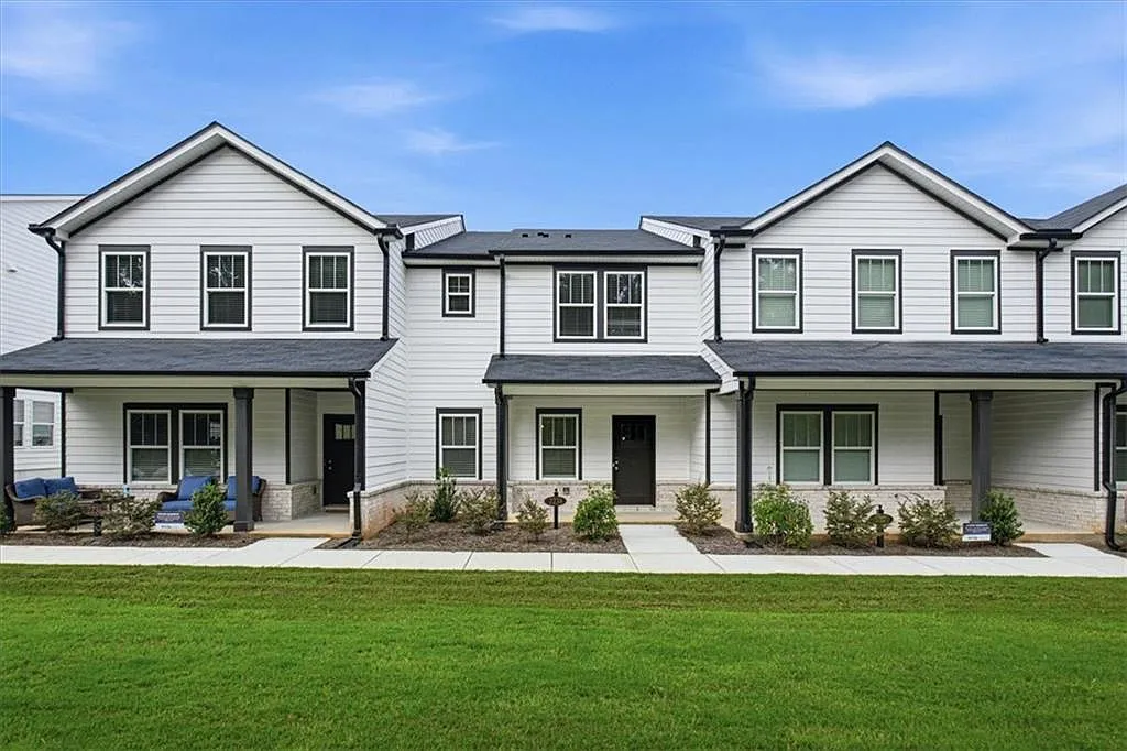 3 bed, 2.5 bath, 1695 sqft, $2,200 — Photo 1