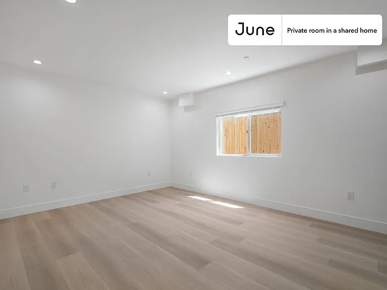 1321 N June St #A — Photo 3
