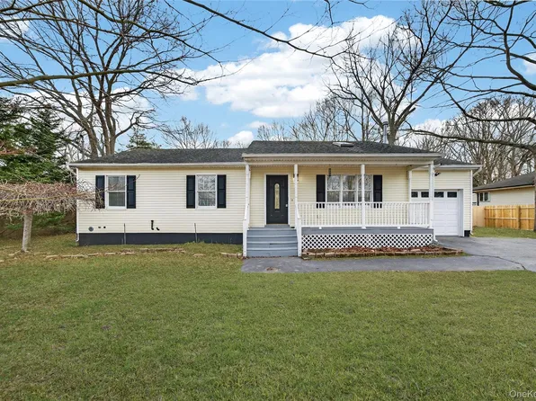 45 Oak Avenue, Shirley, NY 11967