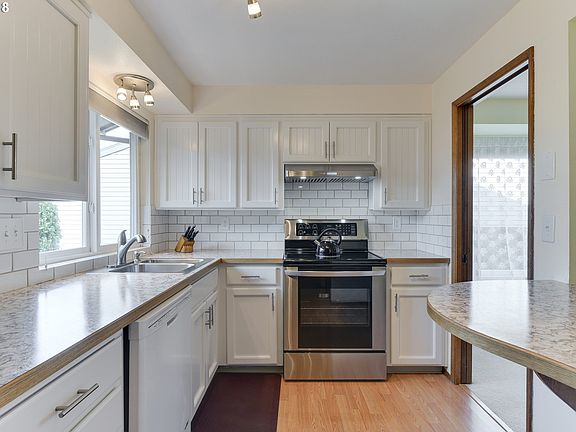 3rd image of 2258 NE 153rd Ave
