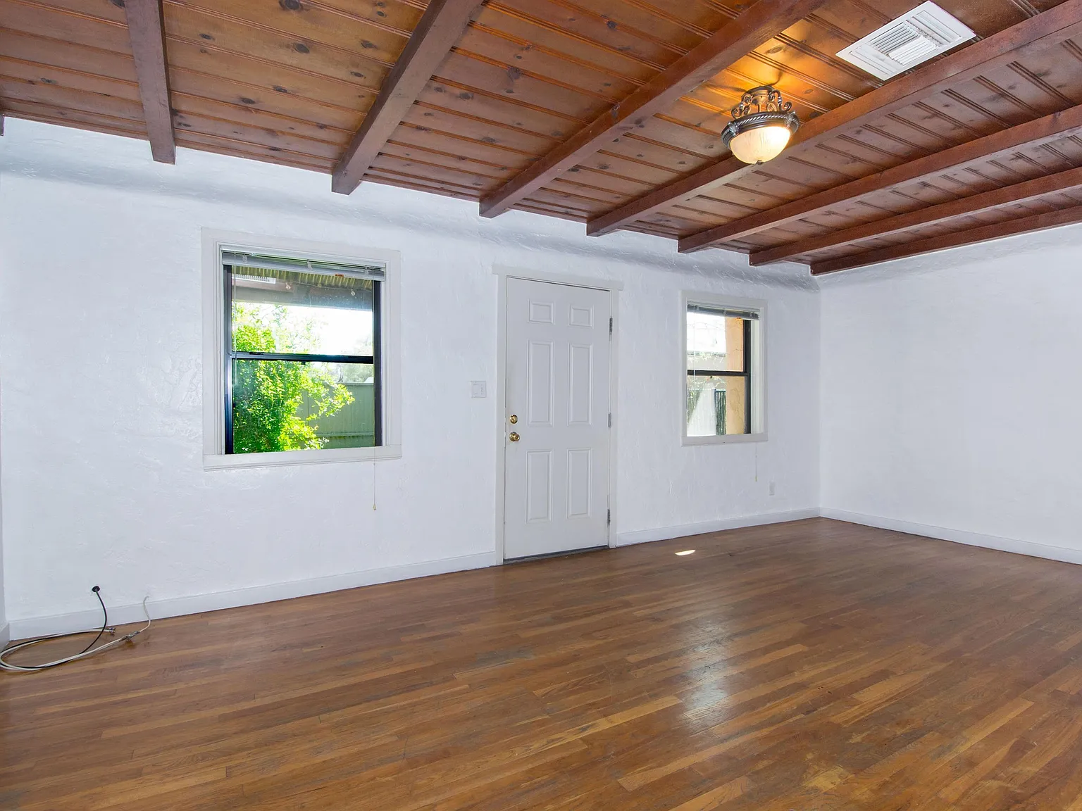 841 East 8th Street - 839 8... — Photo 4