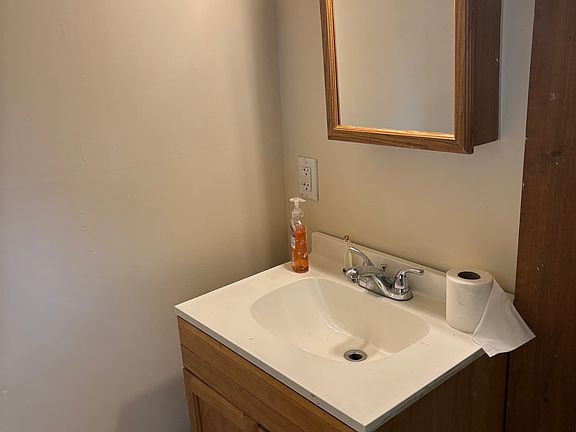 3rd image of 364 Grant St