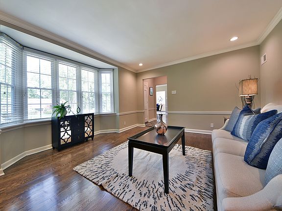 3rd image of 8416 Stanford Ave
