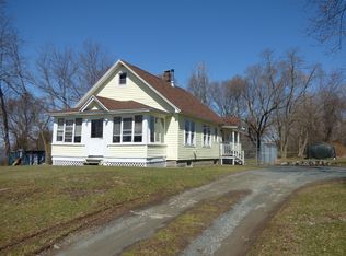 907 Western Rd, Castleton On Hudson, NY 12033