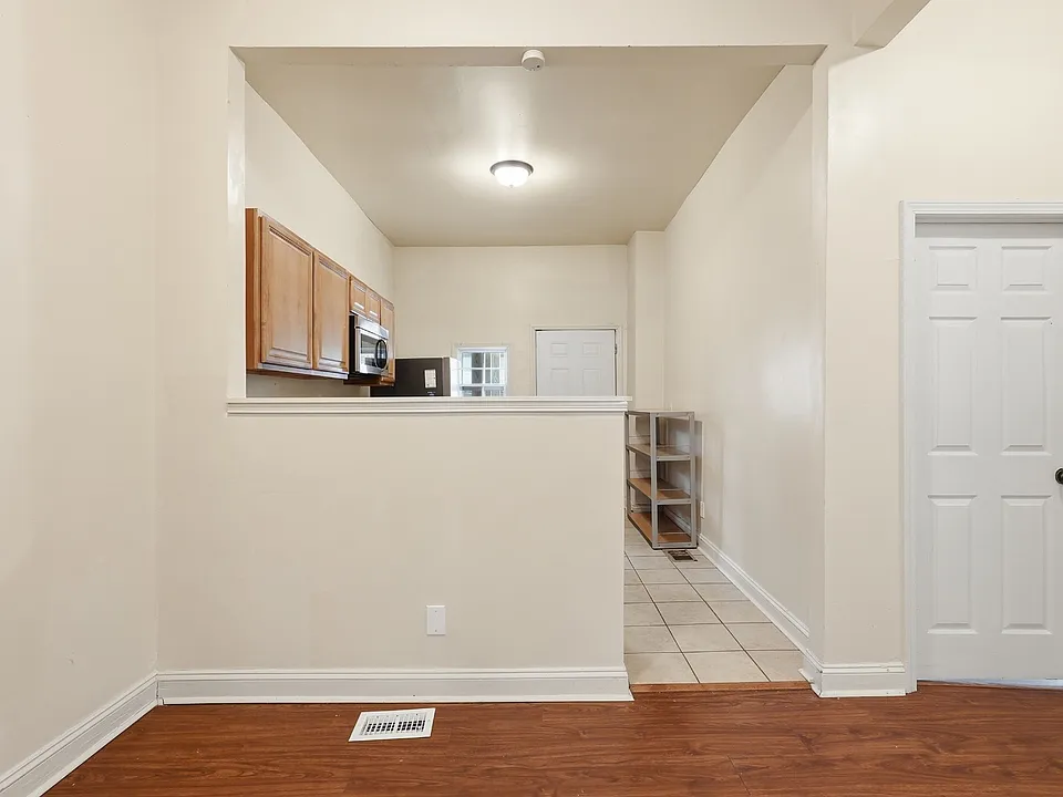 309 W 41st St #D