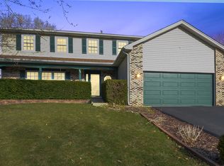 280 Moraine Hill Dr, Cary, IL 60013