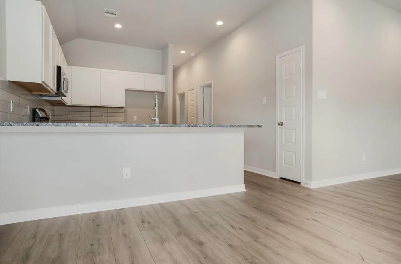11869 E Gate Dr — Photo 4