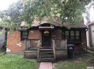 135 N 5th St, Clinton, IA 52732