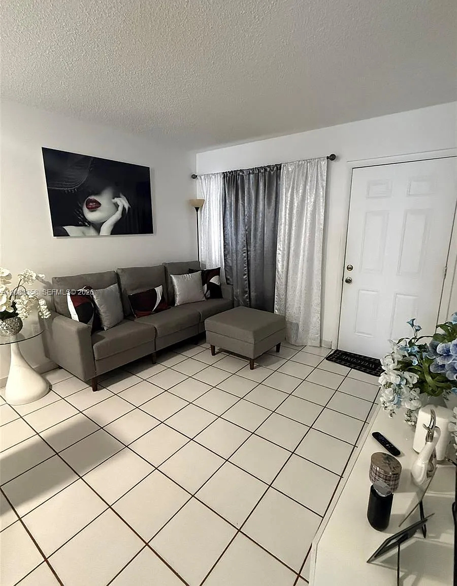 Alameda Tower 3 Condo — Photo 1