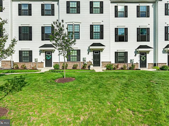 2nd image of 418 Pitch Pine Way