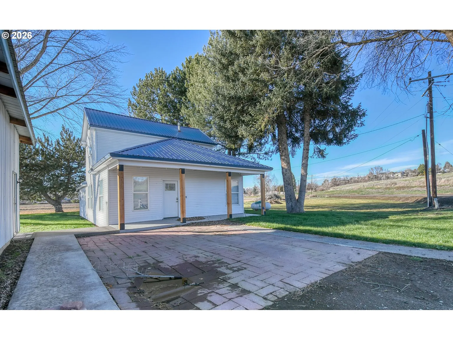 1330 E College St photo 1