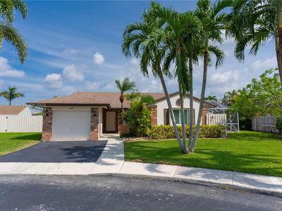 671 Green River Ln, Davie, FL, 33325