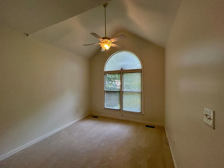 1520 Crawford Wood Dr — Photo 12