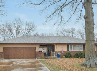 1137 S Maple St, Ottawa, KS 66067
