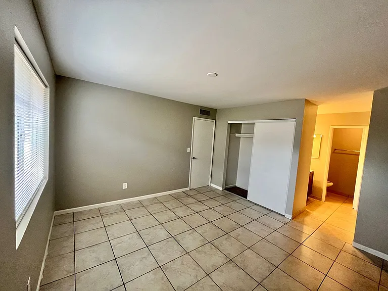 3352 W Harmont Dr #1 — Photo 19