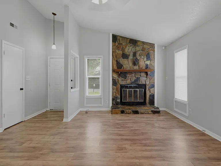 6984 Timberwood Dr — Photo 17