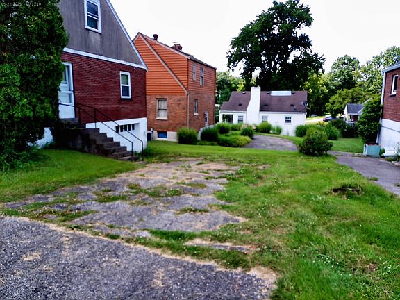 2nd image of 260 S Grand Ave