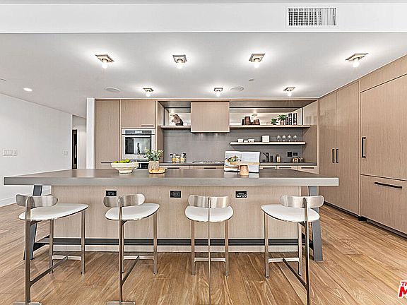 5th image of 10777 Wilshire Blvd #701
